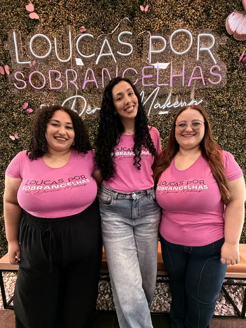 Equipe de atendimento do LoUcAs por Sobrancelhas